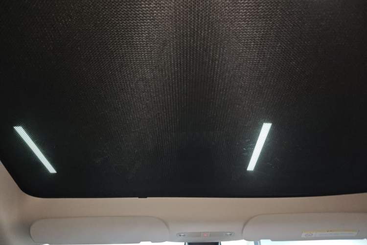 Used Tesla Model Y 2022 Long-Range All-Wheel-Drive Version
