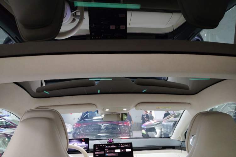 Used Hima Luxeed S7 2025 785 km Ultra