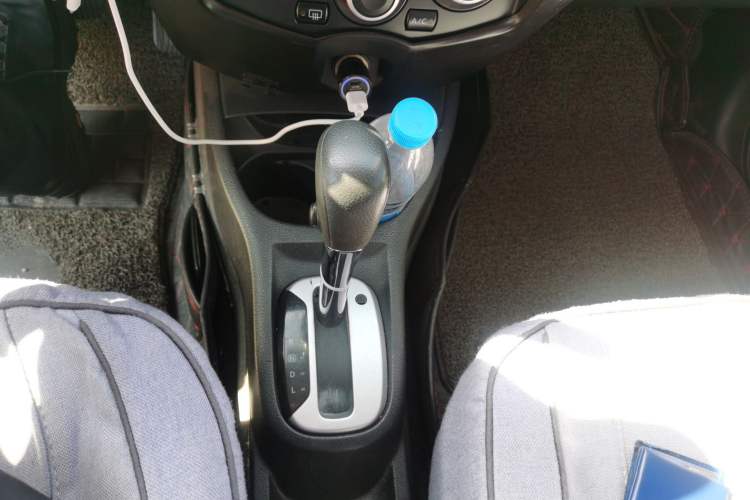 Used Nissan Livina 2015 1.6XE CVT Comfort Edition Gear Lever