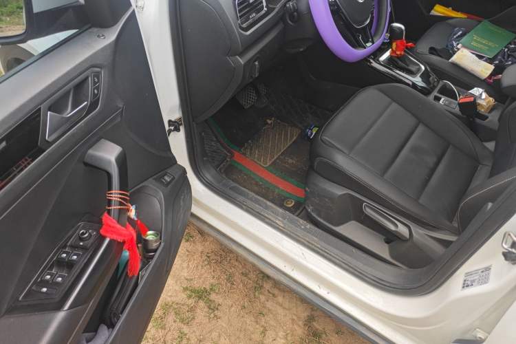 Used Volkswagen T-ROC 2021 280TSI DSG Two-Wheel Drive Comfort Connect Edition Driver Seat