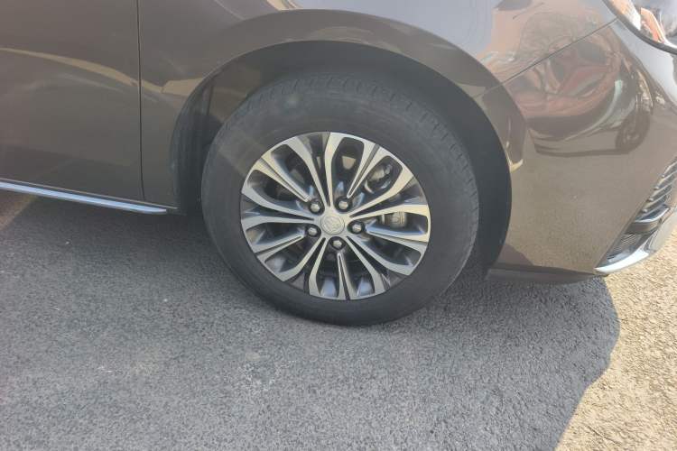 Used Buick GL8 2023 Land Executive Class Comfort Model
