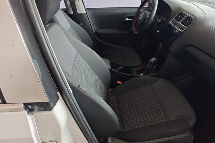 Used Volkswagen Polo 2014 1.6L Automatic Comfort Edition
