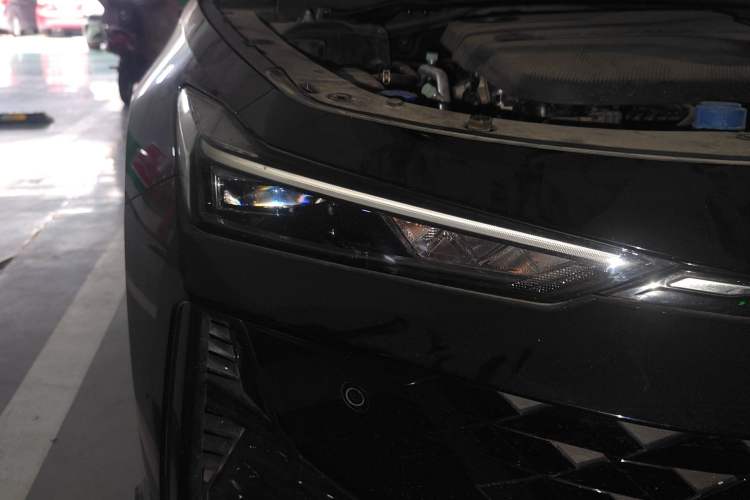 Used CHANGAN UNI-V 2024 1.5T Luxury Edition
