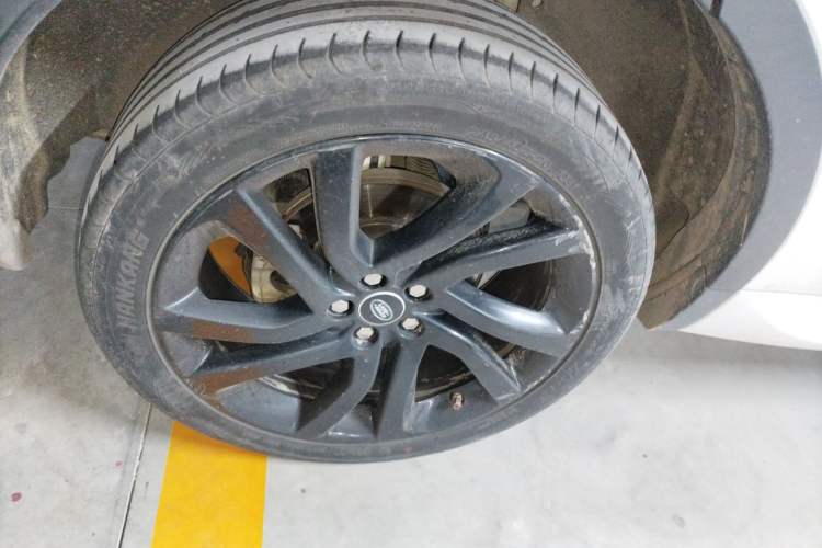 Used Land Rover Discovery Sport 2019 240 PS SE Dynamic Version China VI Standard Right Rear Wheel Hub