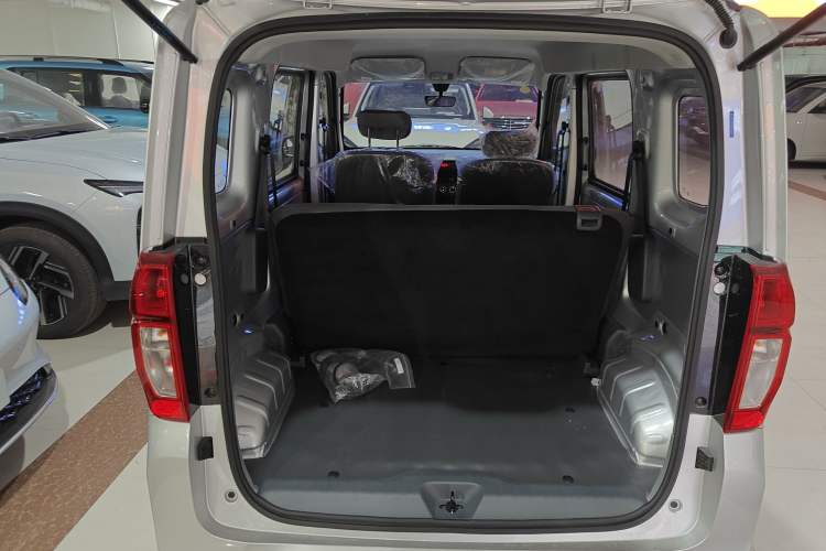 Used Wuling Zhiguang New Energy 2025 Model 305km Ambitious Edition Trunk