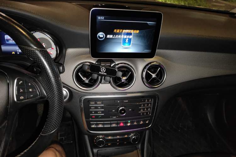 Used Mercedes-Benz GLA 2016 GLA 220 4MATIC Fashion Edition Audio And AC Panel