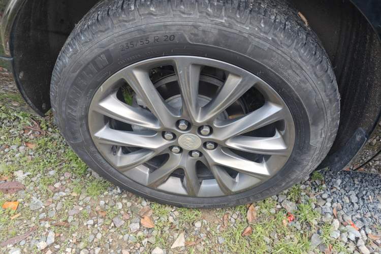 Used Buick Enclave 2022 652T Two-Wheel-Drive Prestige 7-Seater Right Rear Wheel Hub