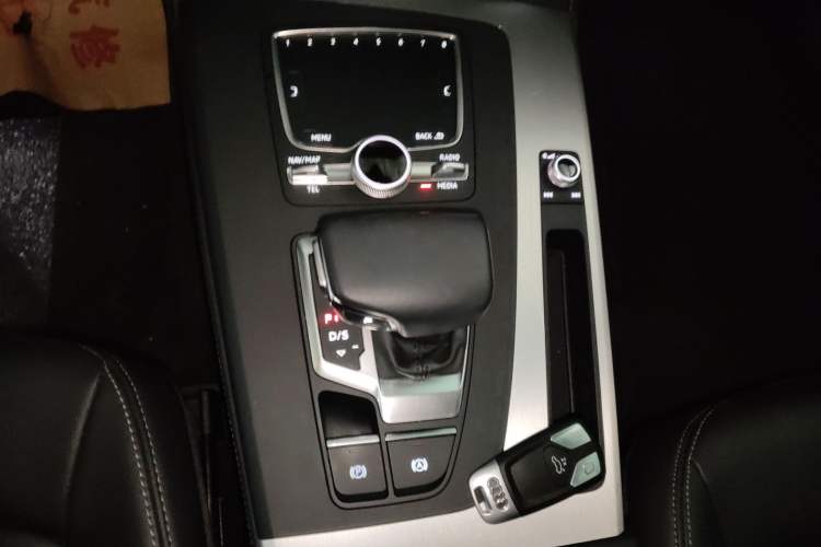 Used Audi Q5L 2020 Updated 40 TFSI Prestige Fashion Edition Gear Lever