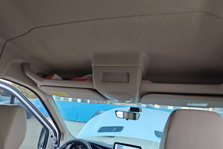 Used SAIC MAXUS Xintu V90 2022 2.0T Automatic ZhiDa Commercial Version Rear-Drive Long Wheelbase High Roof with Single Rear Tire 9-Seater