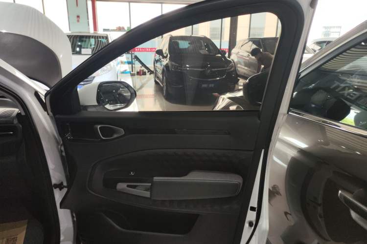 Used Baojun RM-5 2019 1.5T Manual Elite Version with 24-Hour Online Service 6 Seats