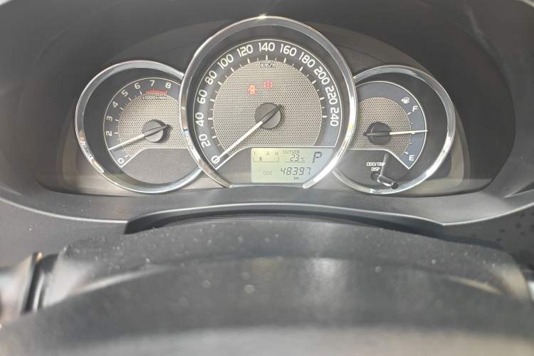 Used Toyota Corolla 2014 1.6L CVT GL Odometer Close Up