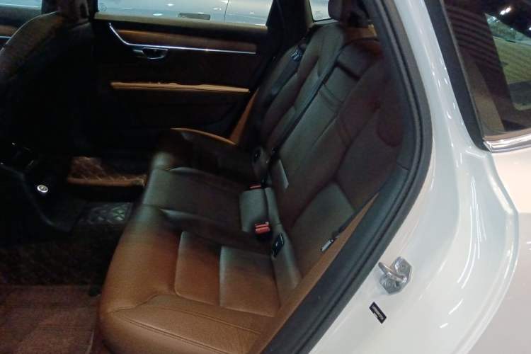 Used Volvo S90 New Energy 2022 T8 eDrive Hybrid Luxury Edition
