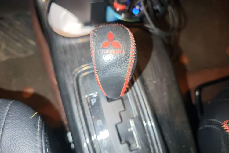 Used Mitsubishi Outlander 2016 2.4L 4x4 Luxury Edition 7-Seater