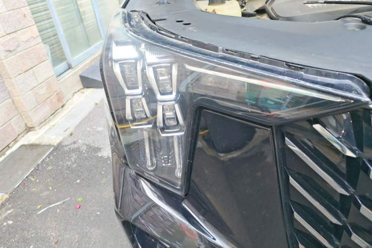 Used GAC Trumpchi GS8 2022 Flagship Series 2.0 TGDI Two-Wheel-Drive Prestige Edition (7 Seats) Right Front Headlight