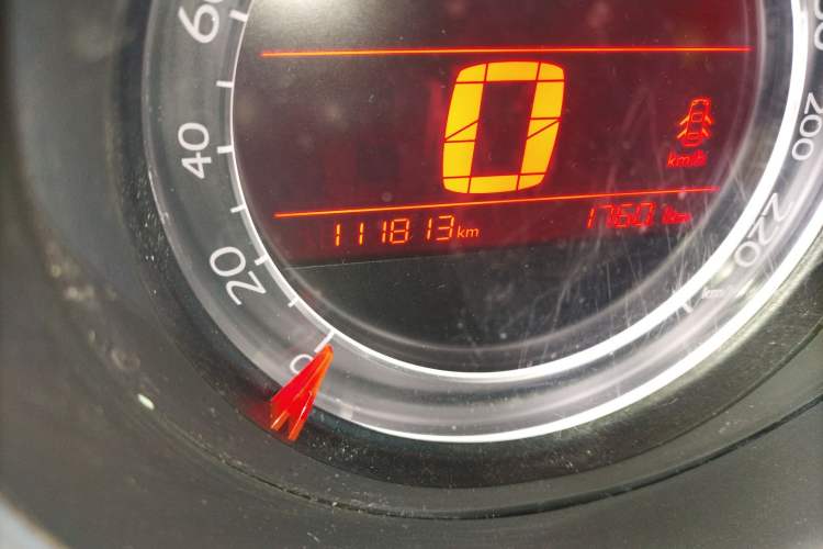 Used Citroen C4L 2013 1.8L Automatic Jingzhi Edition Odometer Close Up