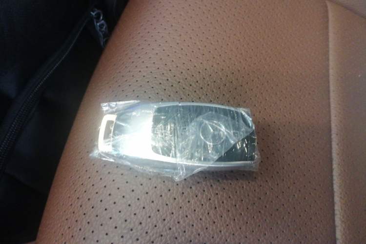 Used Mercedes-Benz E-Class New Energy 2023 E 350 e L Plug-in Hybrid Sports Sedan
