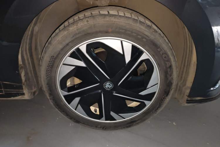Used MG 4 EV 2022 520 km Luxury Edition Right Front Wheel Hub