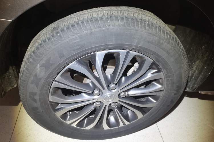 Used Buick GL8 2023 Facelifted Land Cruiser Executive Luxury Version
