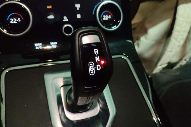 Used Land Rover Range Rover Evoque 2023 Aurora L 249 PS Collins Antique Bronze Special Edition
