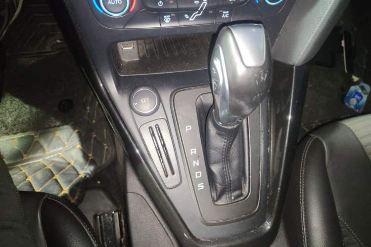 Used Ford Focus 2015 Sedan 1.6L Automatic Trend Model Gear Lever