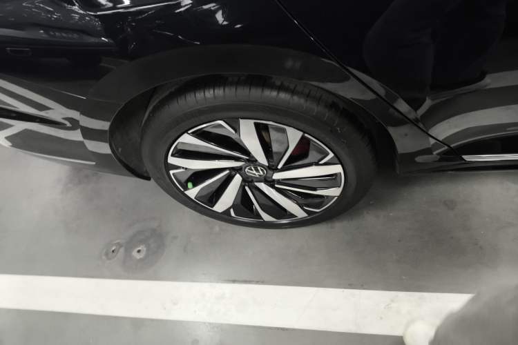 Used Volkswagen Passat 2022 330TSI Starry Elite Edition Right Rear Wheel Hub