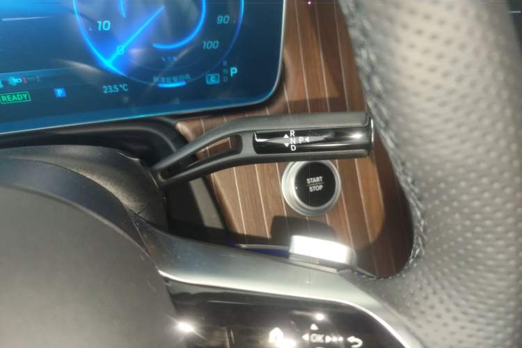 Used Mercedes-Benz EQE SUV 2024 500 4MATIC Luxury Edition Gear Lever