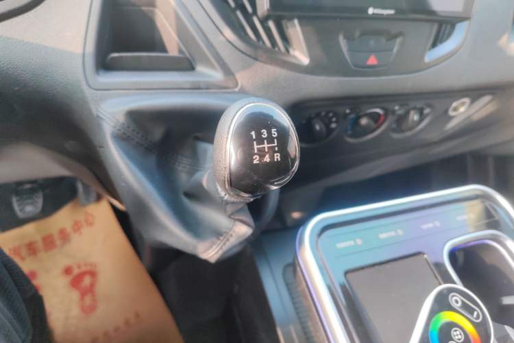 Used Ford Transit 2019 2.0T Diesel Multi-Purpose Commercial Vehicle Short Wheelbase Low Roof 6-Seater China VI Standard