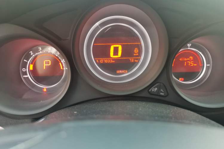 Used Citroen C4L 2015 1.2T Automatic Luxury Edition Odometer Close Up