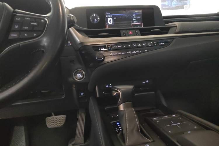 Used Lexus ES 2020 200 Excellence Edition Audio And AC Panel