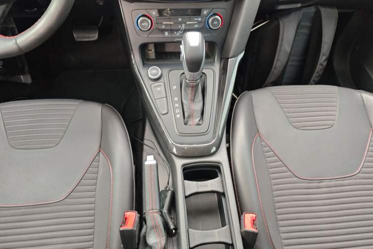 Used Ford Focus 2017 Hatchback EcoBoost 180 Automatic Elite Model Gear Lever