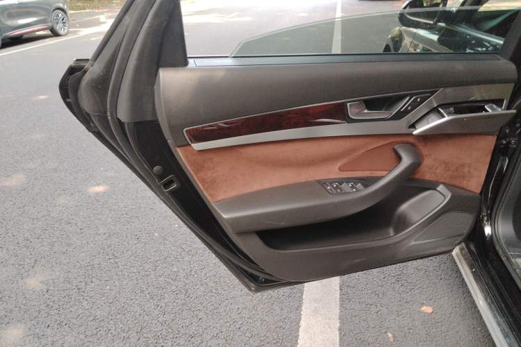 Used Audi A8 2013 A8L 30 FSI Comfort Model
