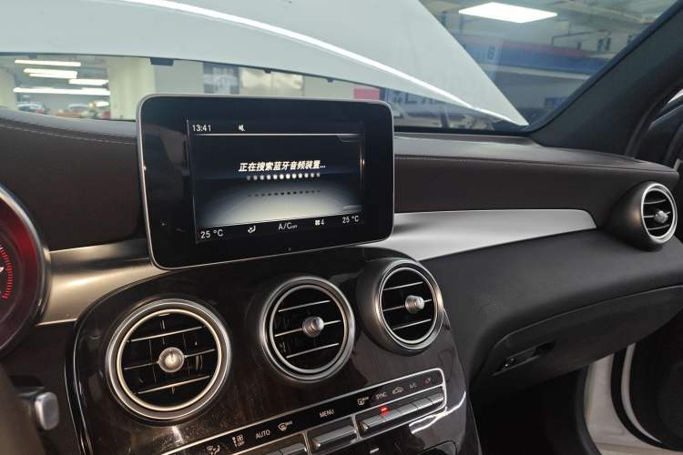 Used Mercedes-Benz GLC 2017 GLC 260 4MATIC Luxury Model