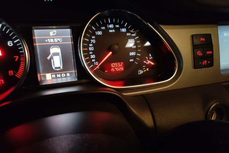 Used Audi Q7  Odometer Close Up