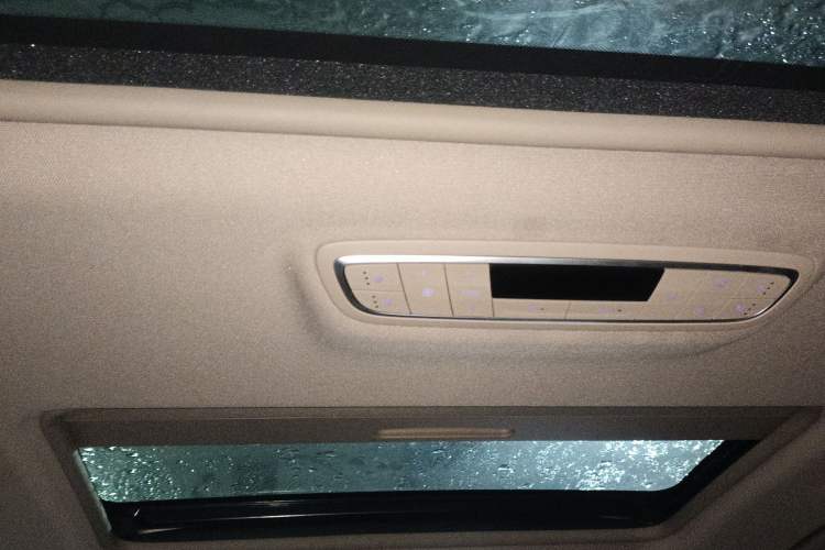 Used Buick GL8 2020 ES Land Cruiser 653T Flagship Model Headliner