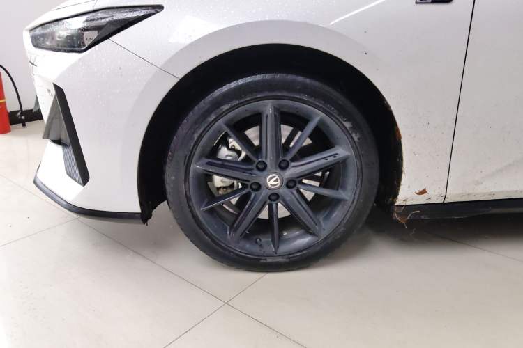 Used Changan UNI-V iDD 2023 Zhidian iDD 1.5T 113km Smart & Fun Version (Rapid Edition)