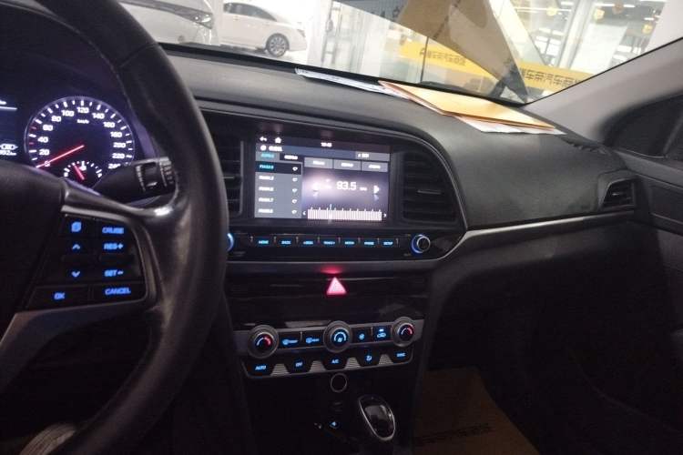 Used Hyundai Elantra (6th Generation / Lingdong) 2019 1.5L CVT Smart & Luxurious Trim Audio And AC Panel