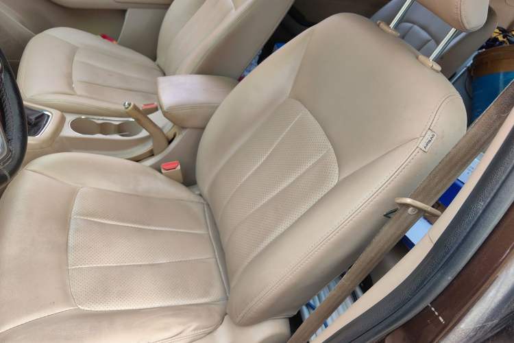 Used Baojun 730 2014 1.5L manual Comfort ESP version 7 seats Left Front Seat