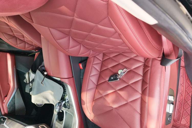 Used BMW X5 2022 xDrive 30Li Luxury M Sport Package
