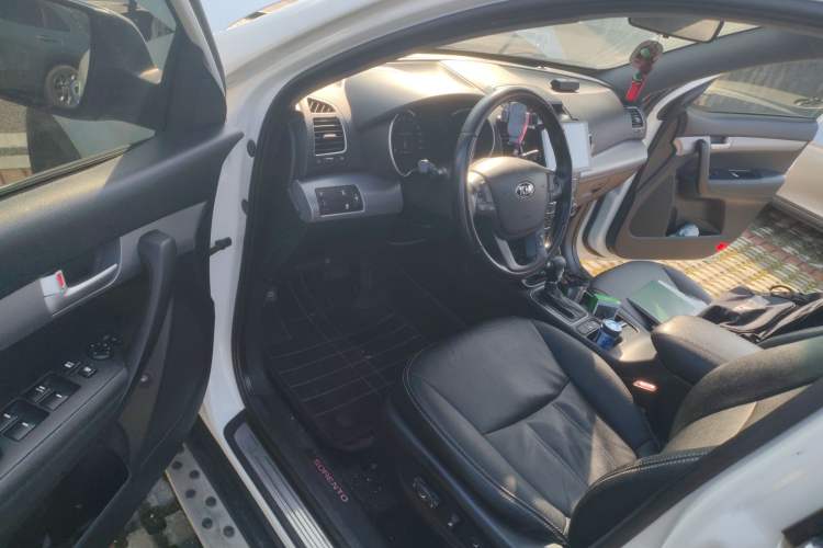 Used Kia Sorento 2013 2.4L 5-Seater Gasoline Comfort Version China IV Standard Driver Seat
