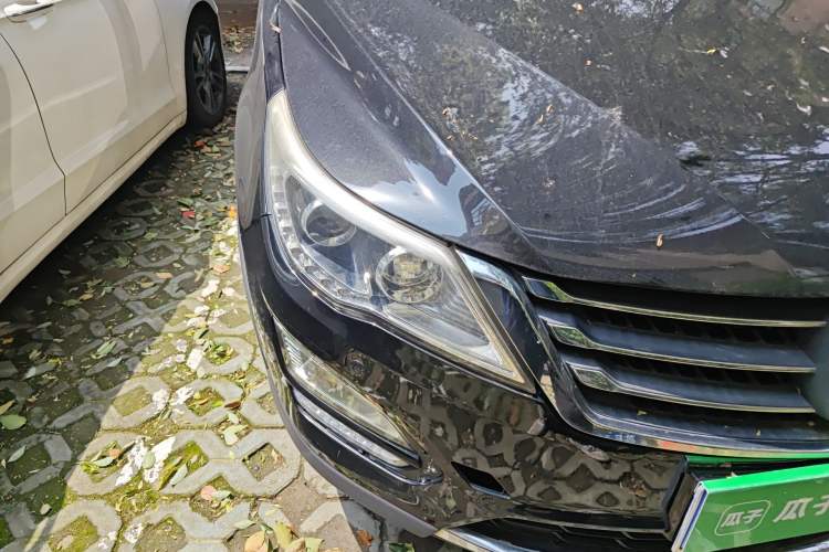 Used Baojun 560 2015 1.8L manual luxury version Right Front Headlight