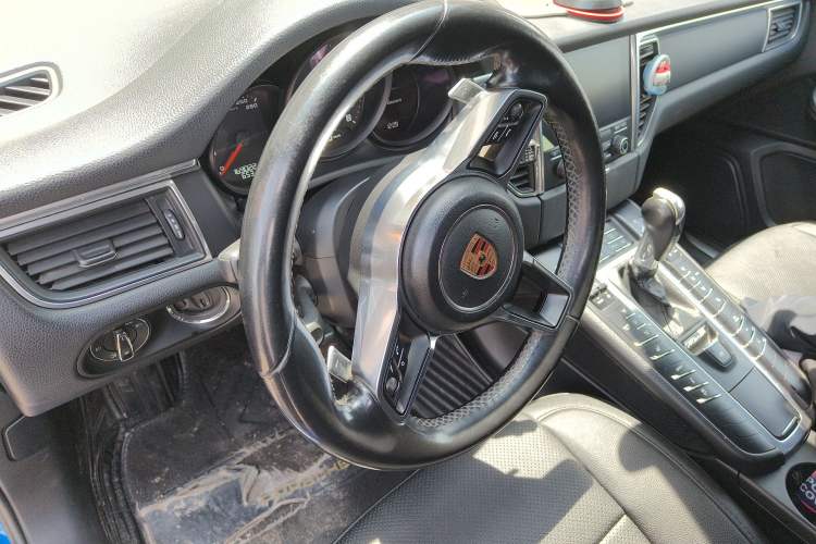Used Porsche Macan 2017 Macan 2.0T Steering Wheel