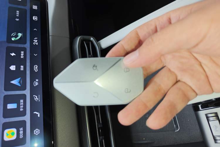 Used Formula Leopard Titanium 3 2025 501KM All-Wheel Drive Intelligent Driving Ultra Version Interior 1