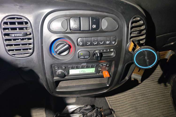 Used JAC Group Refine 2008 2.0L Shuttle Gasoline Basic Version with Single Air Conditioner Audio And AC Panel