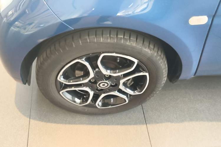 Used smart fortwo 2019 0.9T 66kW Hardtop Wind Power Edition China VI
