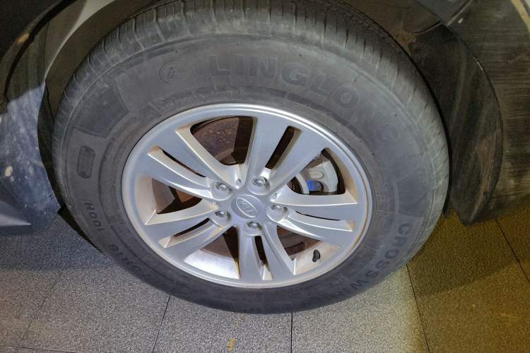 Used Kia Sportage R 2015 2.0L Automatic Two-Wheel Drive GL Right Front Wheel Hub