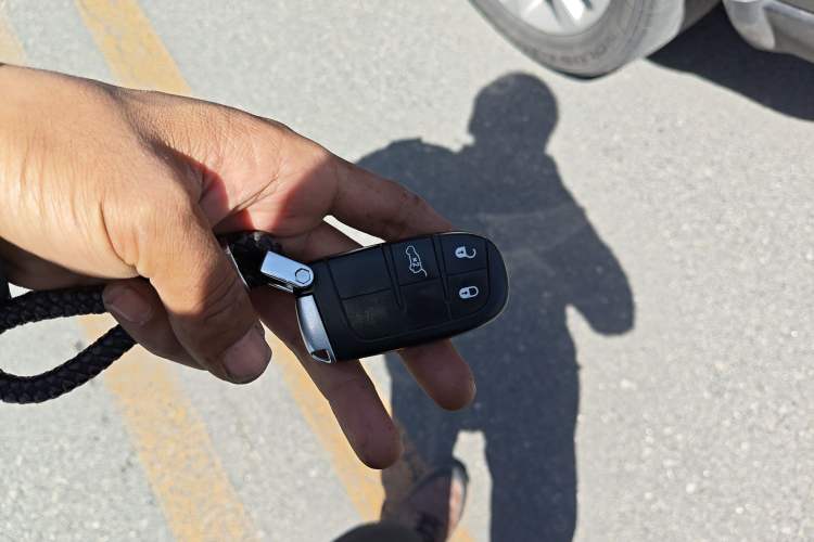 Used Jeep Grand Cherokee 2016 3.0L Elite Navigation Edition Vehicle Key