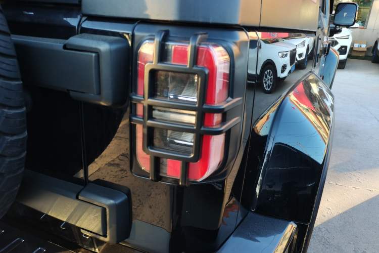 Used BAIC Off-Road BJ40 2018 PLUS 2.3T Automatic Four-Wheel Drive Premium Edition China V Right Rear Taillight