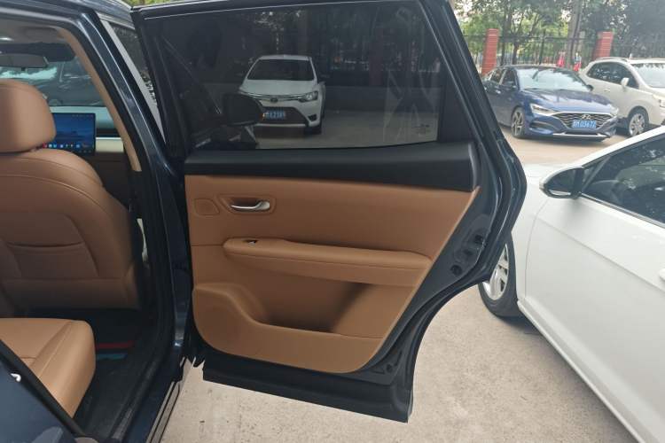 Used Landian E5 PLUS 2025 165 km Long-Range Version PLUS 5-Seater