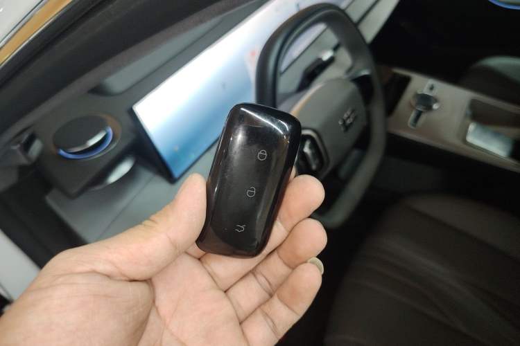 Used Geely Galaxy E8 2024 665 km Range Rear-Drive Starship Long-Range Version
