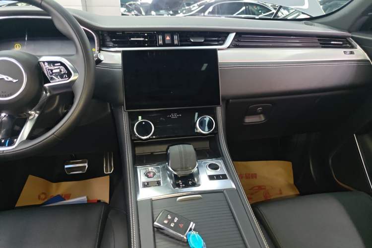 Used Jaguar F-PACE 2024 P250 R-Dynamic SE